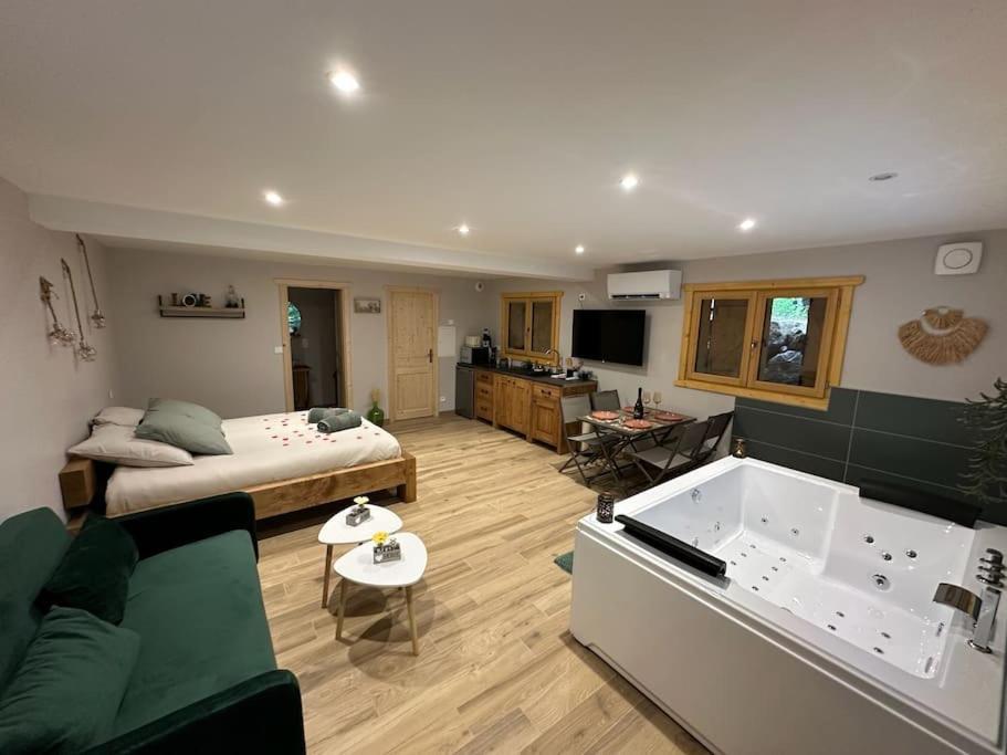 Jacuzzi En Foret L'Esperou Bagian luar foto