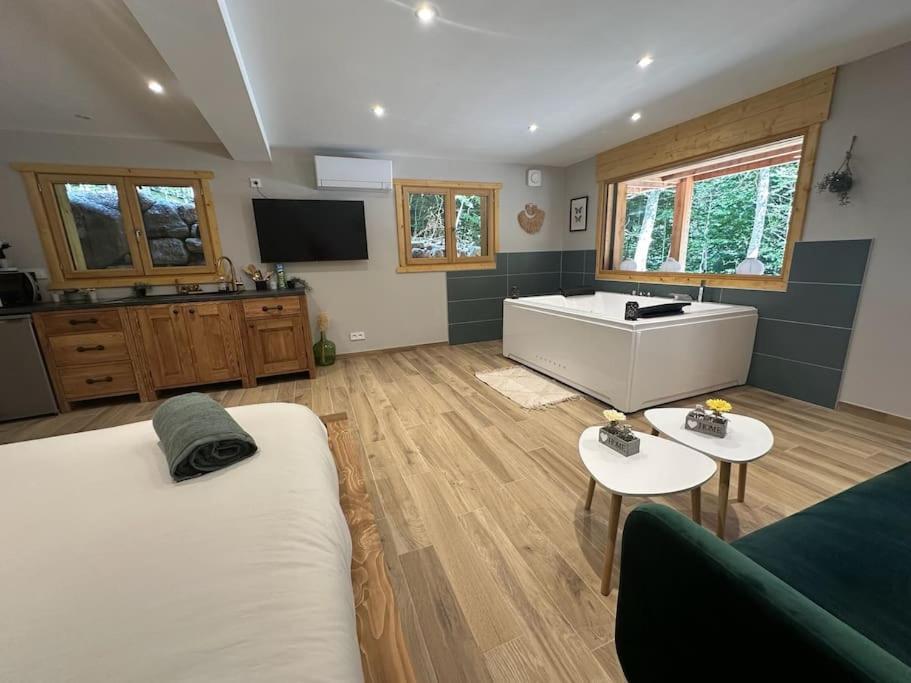 Jacuzzi En Foret L'Esperou Bagian luar foto